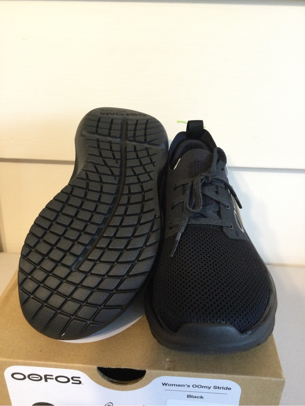 OOFOS Women's OOlly Stride Black Slip-On Sneakers - Size 6 - Picture 5 of 5